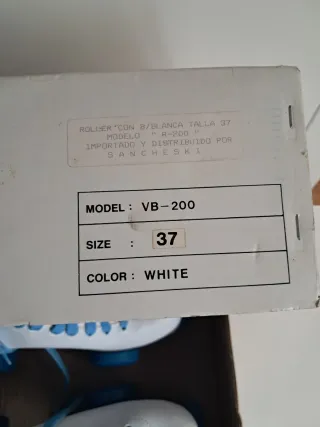 Patines de 4 ruedas blancos y azules