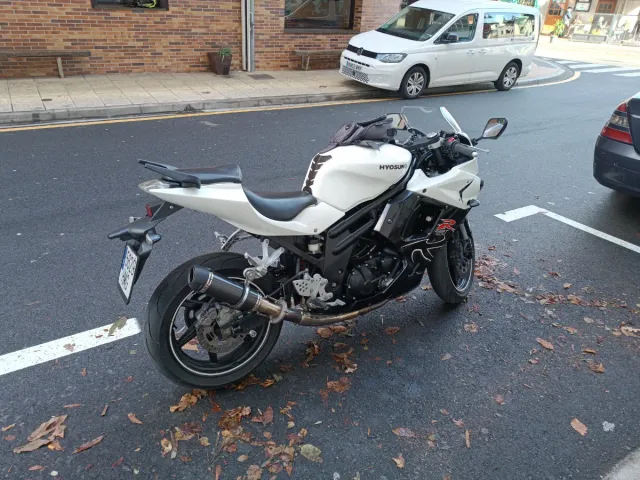 Hyosung GT650R Comet A2