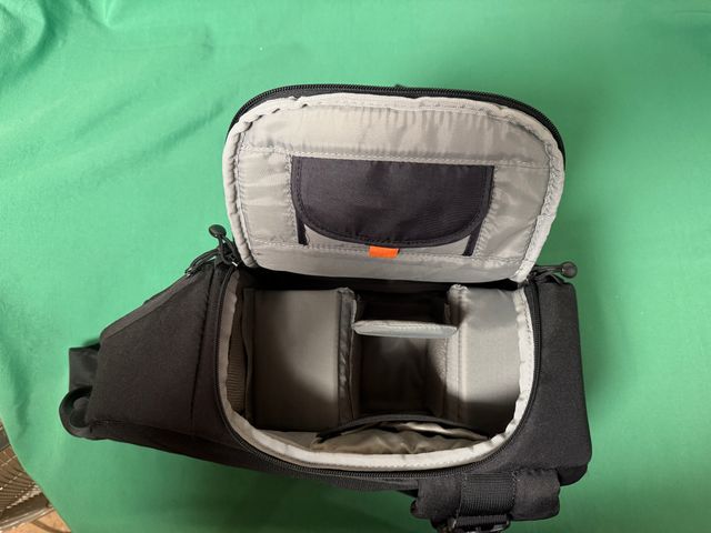 Bandolera LowePro Negra