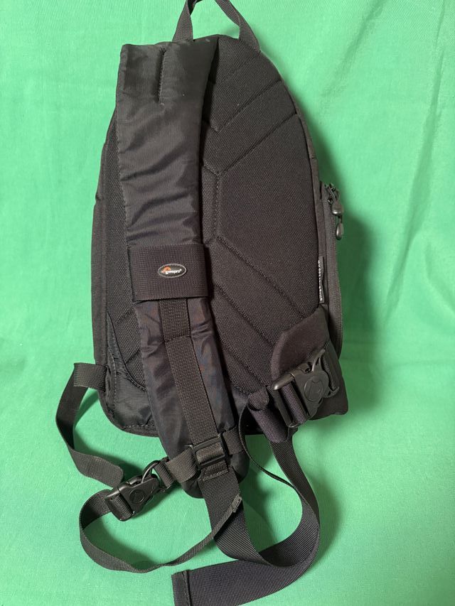 Bandolera LowePro Negra