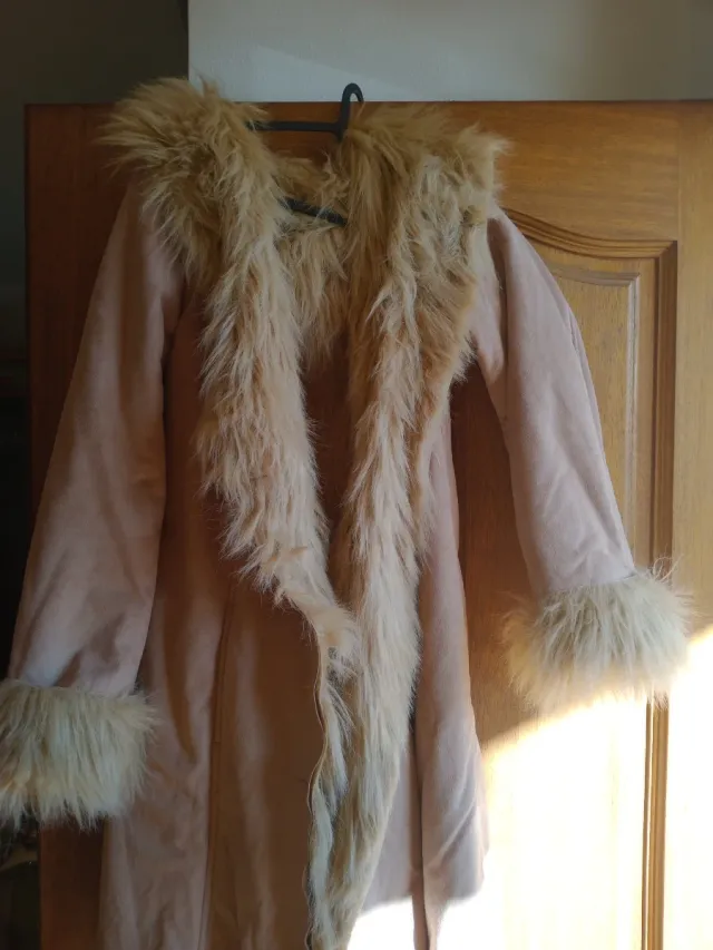 Chaqueta beige con pelo
