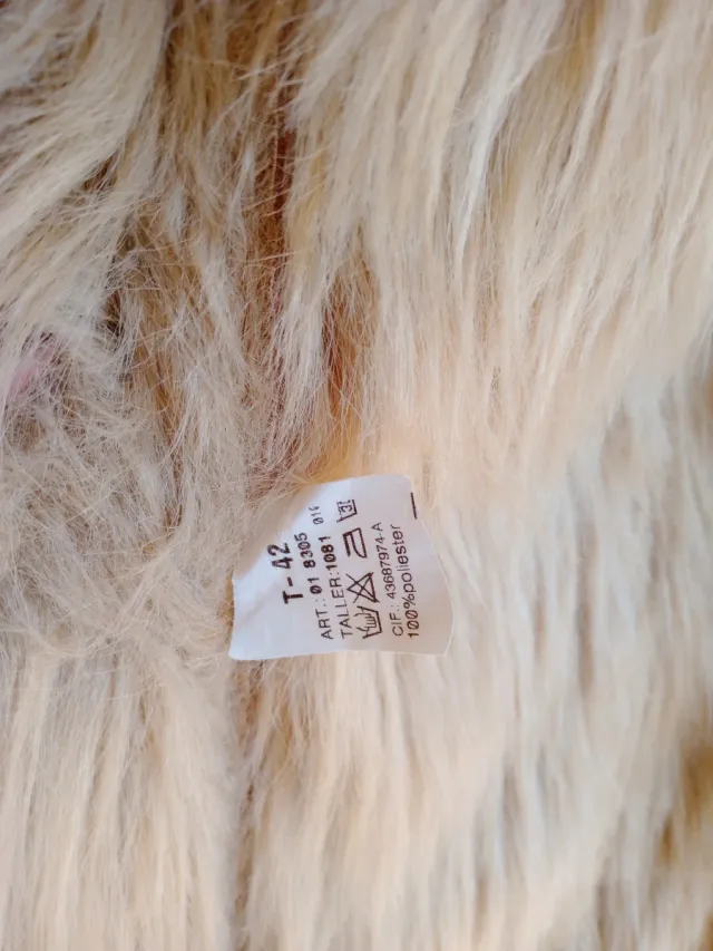 Chaqueta beige con pelo