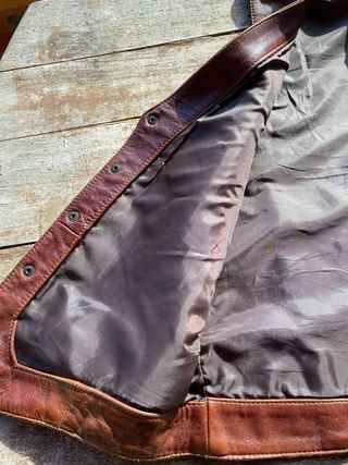 Chaleco de cuero marrón