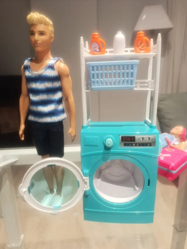 Lavadora y Ken Barbie