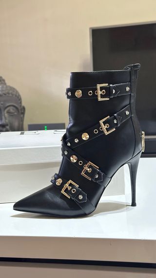 Botines Guess Tacón Aguja Hebillas Doradas