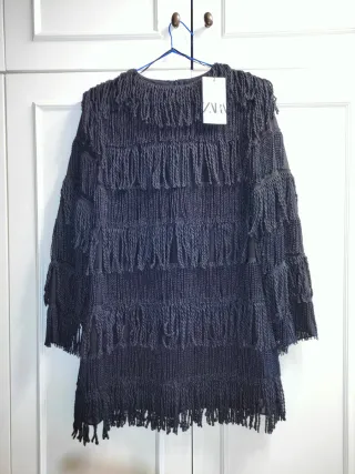 Vestido Zara negro con flecos