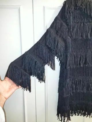 Vestido Zara negro con flecos