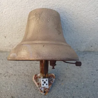 Campana de metal pesada para pared