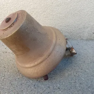 Campana de metal pesada para pared