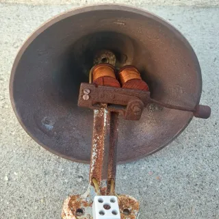 Campana de metal pesada para pared