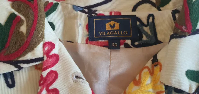 Chaqueta corta bordada flores