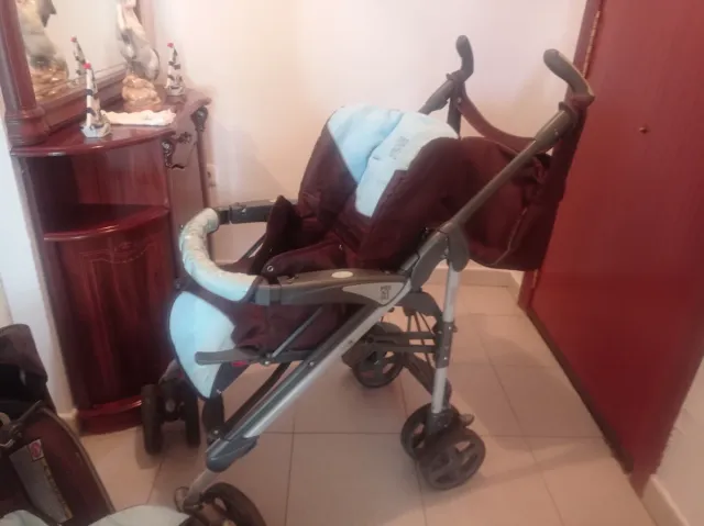 Carrito de bebé marrón y azul