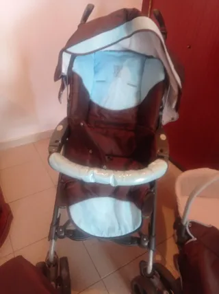 Carrito de bebé marrón y azul