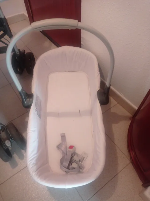 Carrito de bebé marrón y azul
