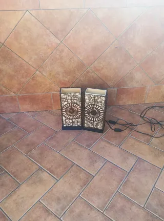 Lámpara techo y lámp mesilla moche ratán y madera