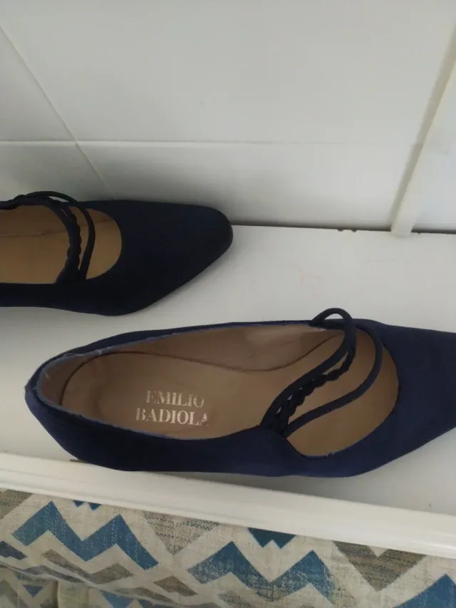 Zapatos de raso azul marino. Tacón cómodo de 7 cm