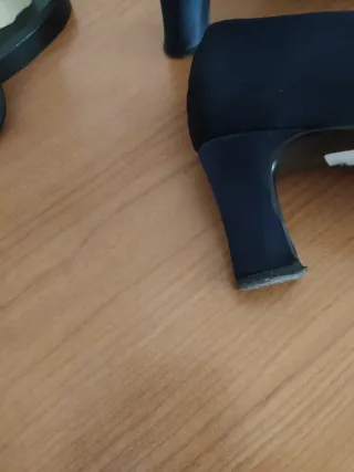 Zapatos de raso azul marino. Tacón cómodo de 7 cm