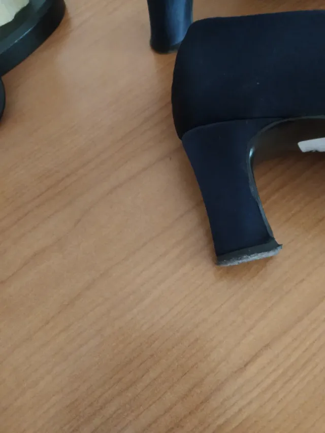 Zapatos de raso azul marino. Tacón cómodo de 7 cm