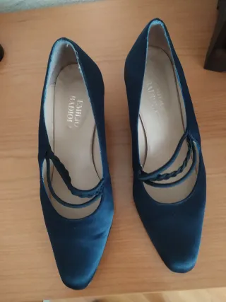 Zapatos de raso azul marino. Tacón cómodo de 7 cm