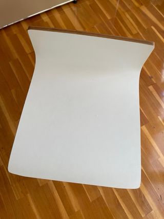 Taburete alto blanco y metal