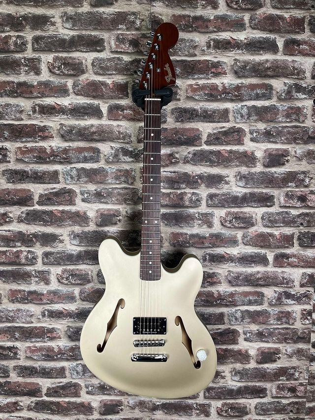 Guitarra Fender Starcaster Tom DeLonge