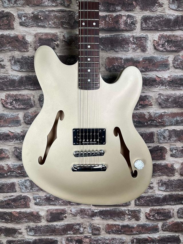 Guitarra Fender Starcaster Tom DeLonge
