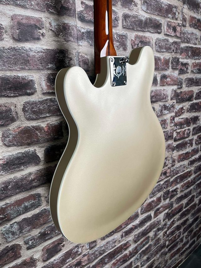 Guitarra Fender Starcaster Tom DeLonge