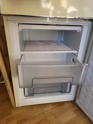 Nevera Vintage Crema