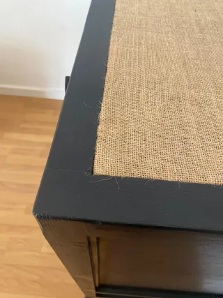 Mueble con cajones negra con espejo y detalles bei