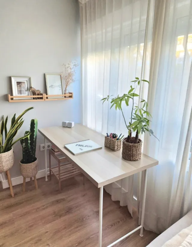 Escritorio de madera Ikea