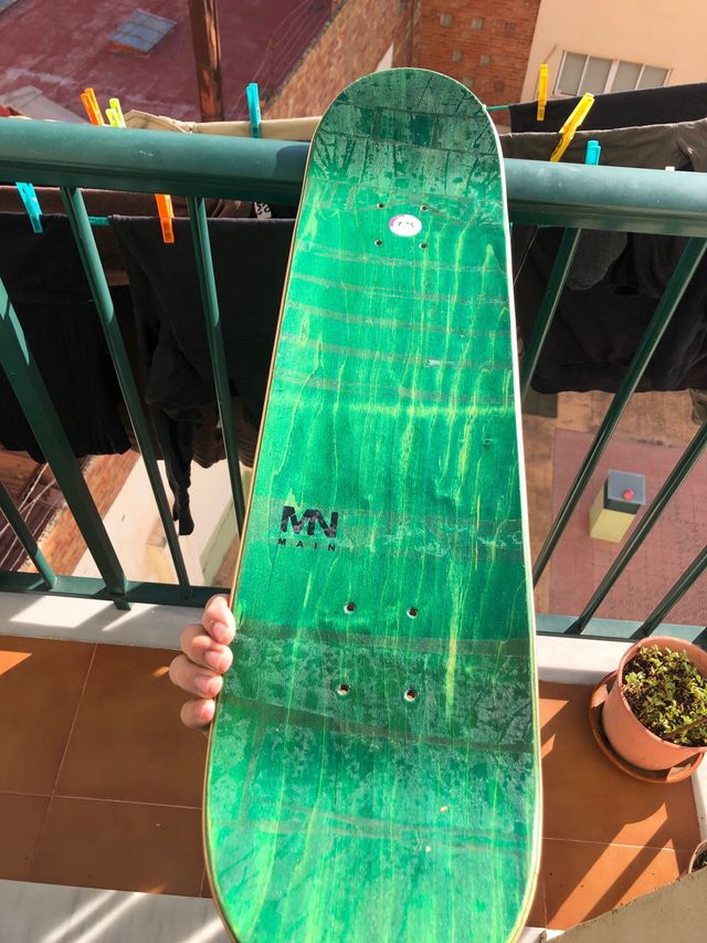 Tabla de skate estrecha