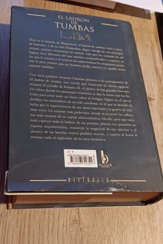 Libro "El ladròn de tumbas"