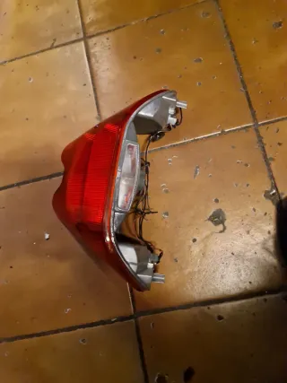 Faro Posteriore Piaggio Skipper 125/150