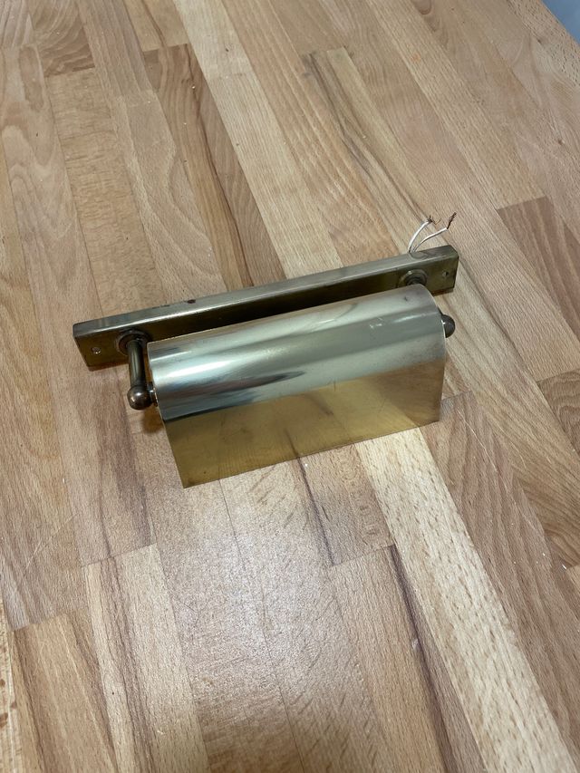 Lámpara antigua de metal dorado