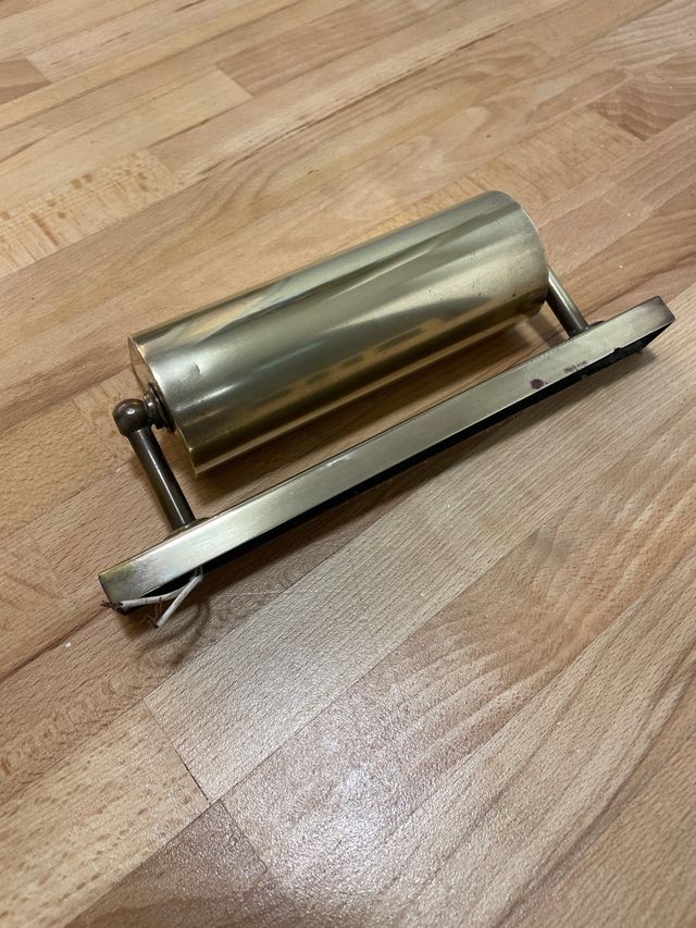 Lámpara antigua de metal dorado