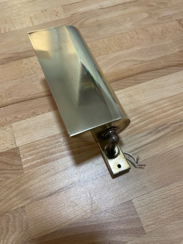 Lámpara antigua de metal dorado