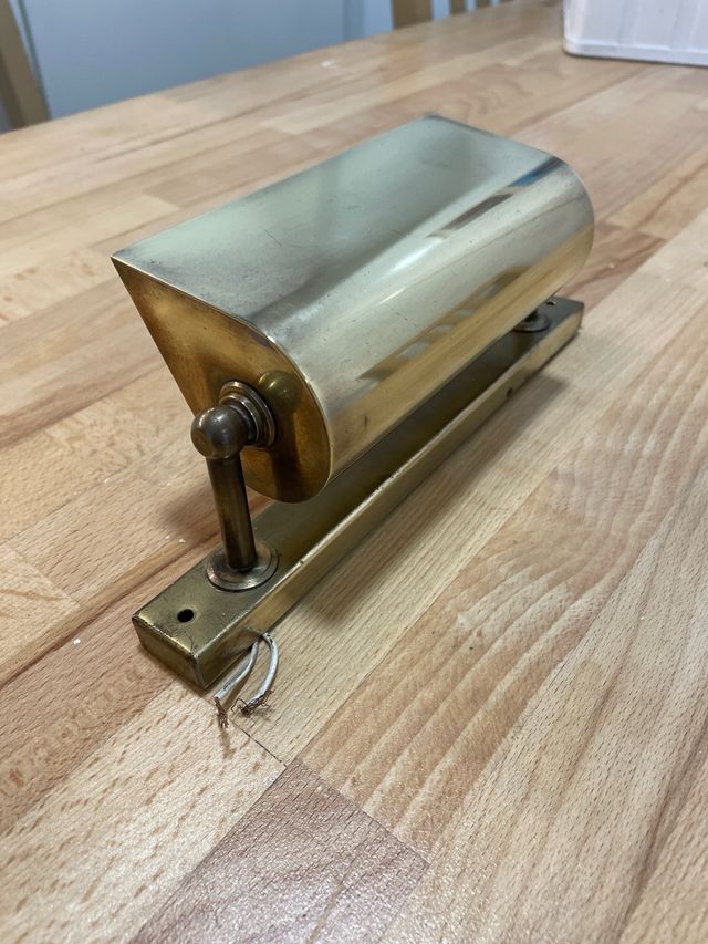 Lámpara antigua de metal dorado