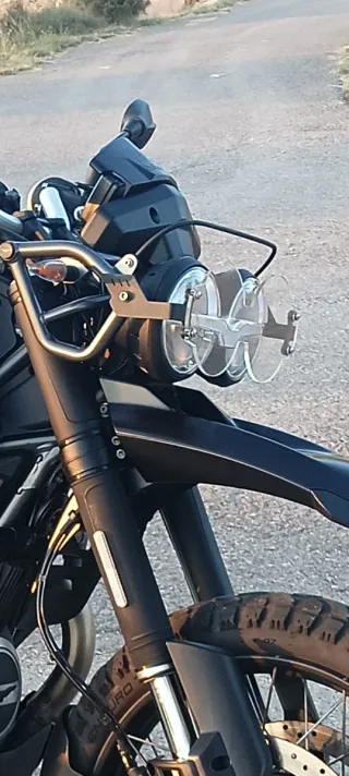 Moto Guzzi V85TT  PROTECTORES HORQUILLA son 4