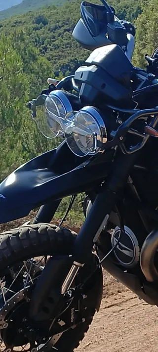 Moto Guzzi V85TT  PROTECTORES HORQUILLA son 4