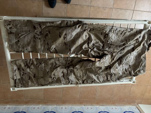 Traje militar camuflaje español