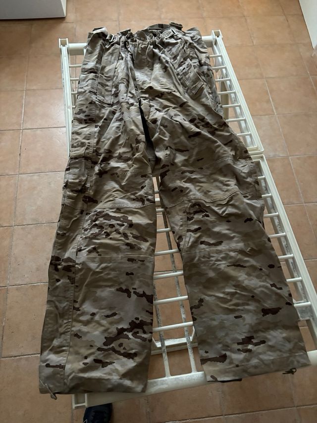 Traje militar camuflaje español