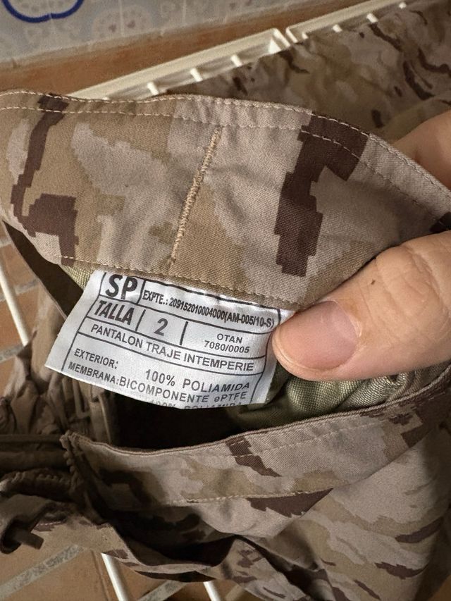 Traje militar camuflaje español