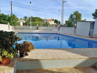 Chalet en venta en Peña de las Águilas en Elche