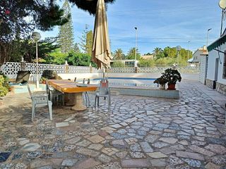 Chalet en venta en Peña de las Águilas en Elche