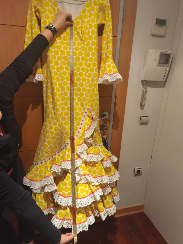 Traje de flamenca amarillo lunares