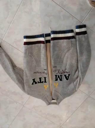 Giacca a vento rossa e beige