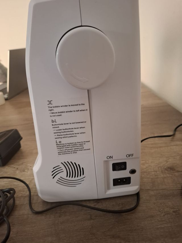 Máquina de Coser Uten Computarizada Portátil