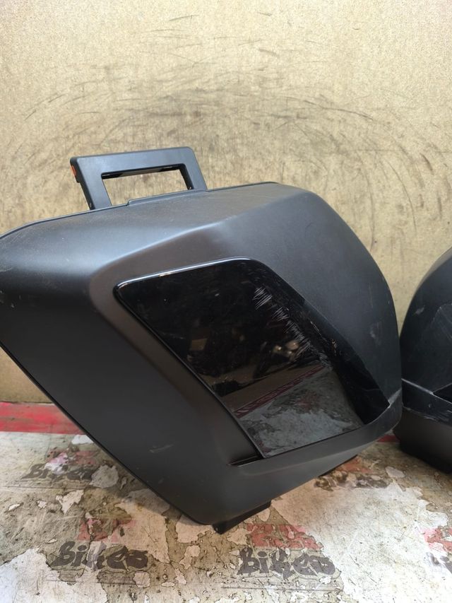 MALETAS LATERALES USADAS YAMAHA TRACER 9 2024