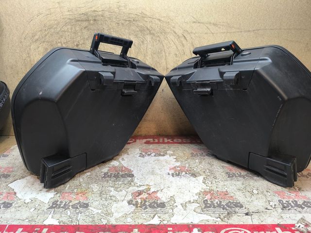 MALETAS LATERALES USADAS YAMAHA TRACER 9 2024