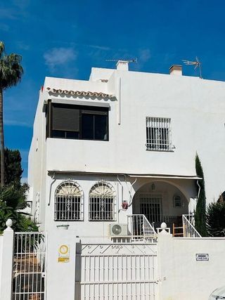 Casa pareada en venta en Playamar en Torremolinos